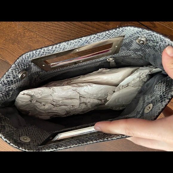 Michae kors snakeskin Clutch - Picture 3 of 3